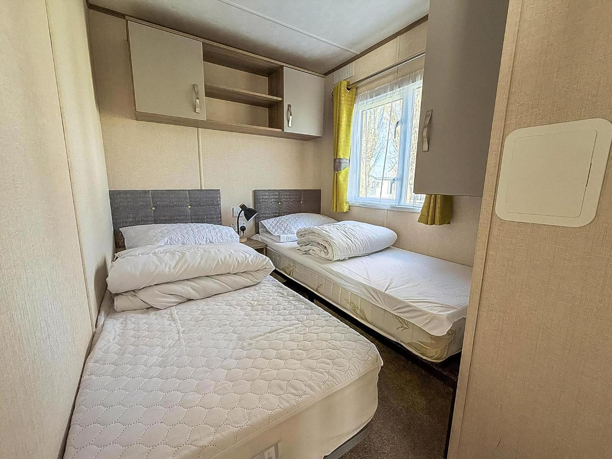Lovely Caravan With Decking At Manor Park In Hunstanton Ref 23091T Exterior photo