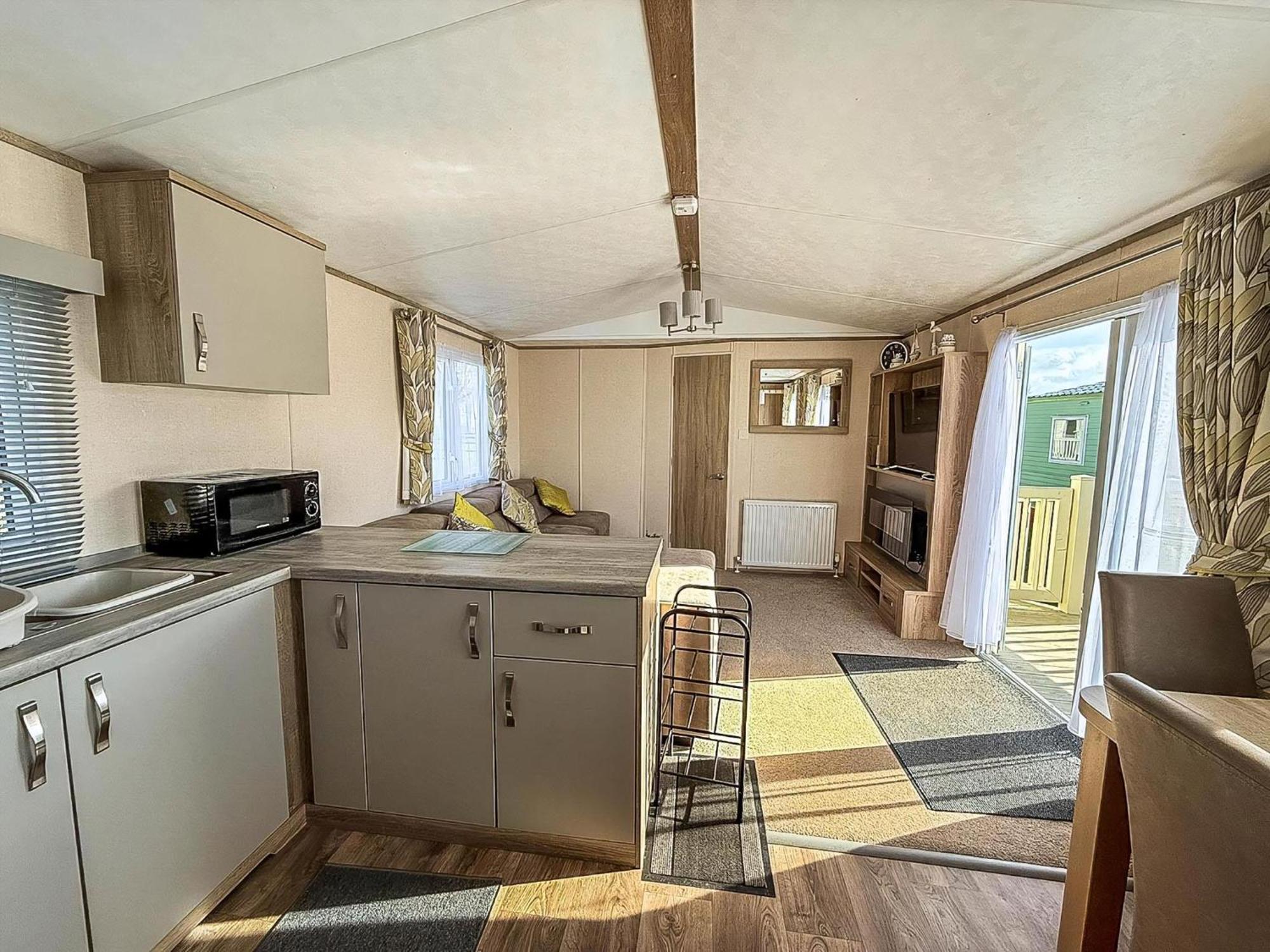 Lovely Caravan With Decking At Manor Park In Hunstanton Ref 23091T Exterior photo